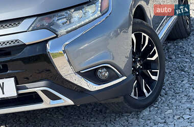 Внедорожник / Кроссовер Mitsubishi Outlander 2018 в 