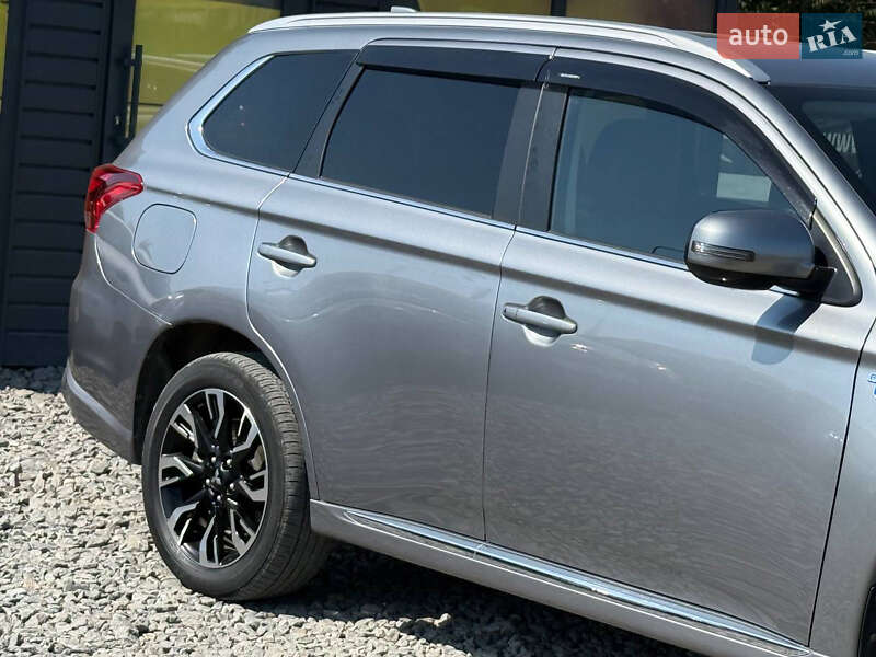 Внедорожник / Кроссовер Mitsubishi Outlander 2018 в Стрые