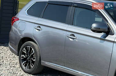 Внедорожник / Кроссовер Mitsubishi Outlander 2018 в 
