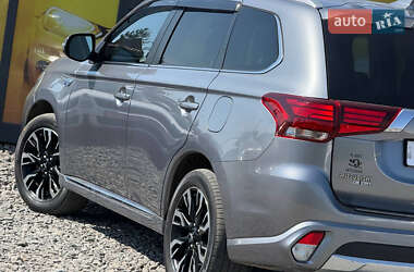 Внедорожник / Кроссовер Mitsubishi Outlander 2018 в 