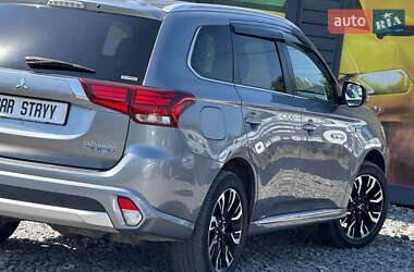 Внедорожник / Кроссовер Mitsubishi Outlander 2018 в 
