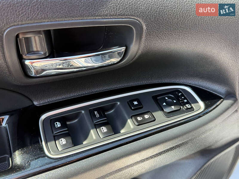Внедорожник / Кроссовер Mitsubishi Outlander 2018 в Стрые