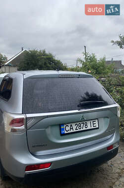 Внедорожник / Кроссовер Mitsubishi Outlander 2012 в 