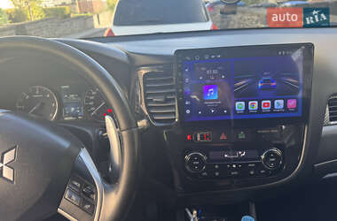 Внедорожник / Кроссовер Mitsubishi Outlander 2012 в 