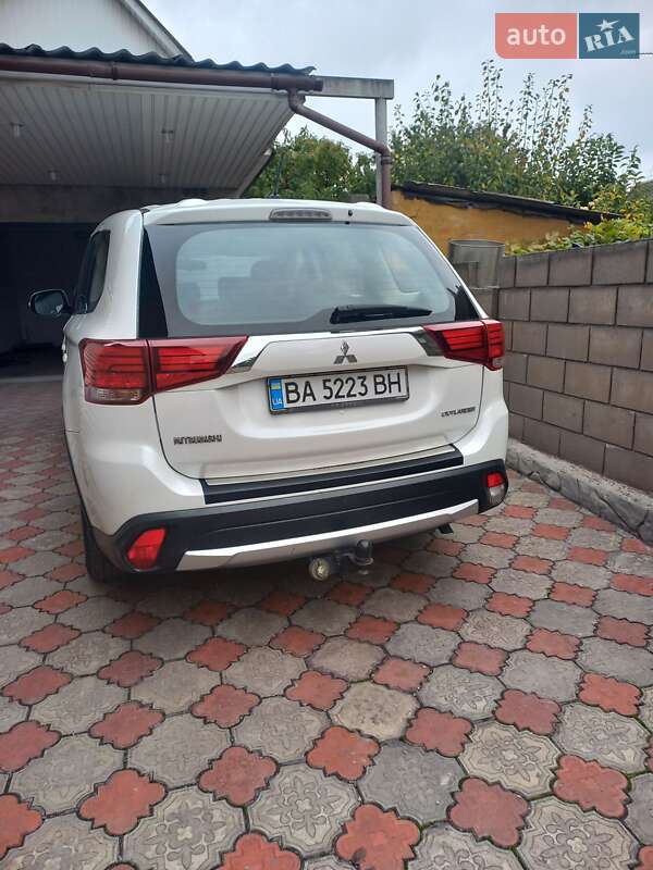 Позашляховик / Кросовер Mitsubishi Outlander 2016 в Кам'янському