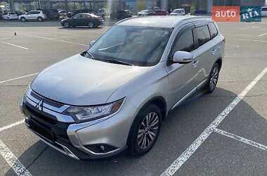 Позашляховик / Кросовер Mitsubishi Outlander 2019 в Хмельницькому