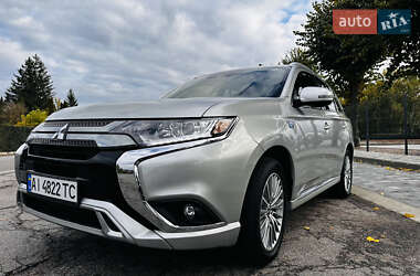 Внедорожник / Кроссовер Mitsubishi Outlander 2022 в 