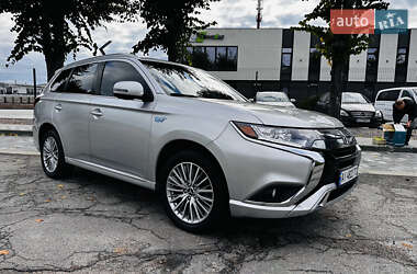 Внедорожник / Кроссовер Mitsubishi Outlander 2022 в 