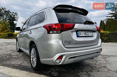 Внедорожник / Кроссовер Mitsubishi Outlander 2022 в 