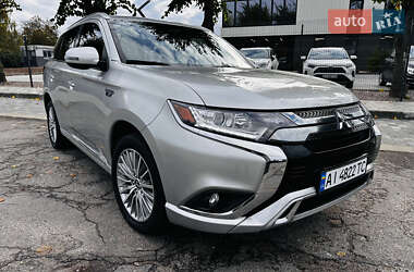 Внедорожник / Кроссовер Mitsubishi Outlander 2022 в 