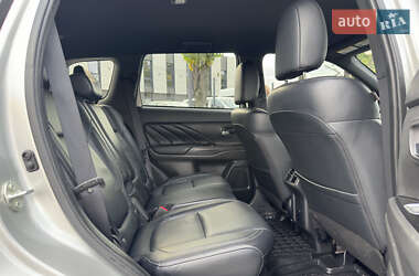 Внедорожник / Кроссовер Mitsubishi Outlander 2022 в 
