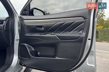 Внедорожник / Кроссовер Mitsubishi Outlander 2022 в 