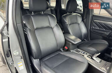 Внедорожник / Кроссовер Mitsubishi Outlander 2022 в 