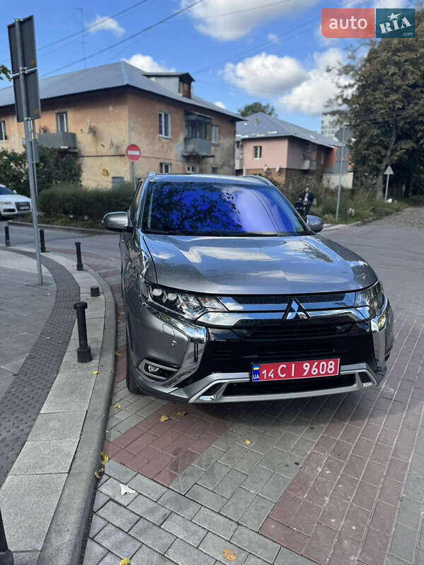 Внедорожник / Кроссовер Mitsubishi Outlander 2020 в Львове