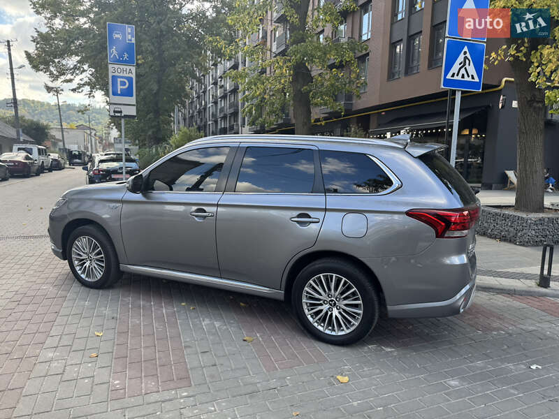 Внедорожник / Кроссовер Mitsubishi Outlander 2020 в Львове