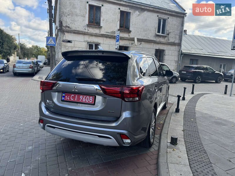 Внедорожник / Кроссовер Mitsubishi Outlander 2020 в Львове