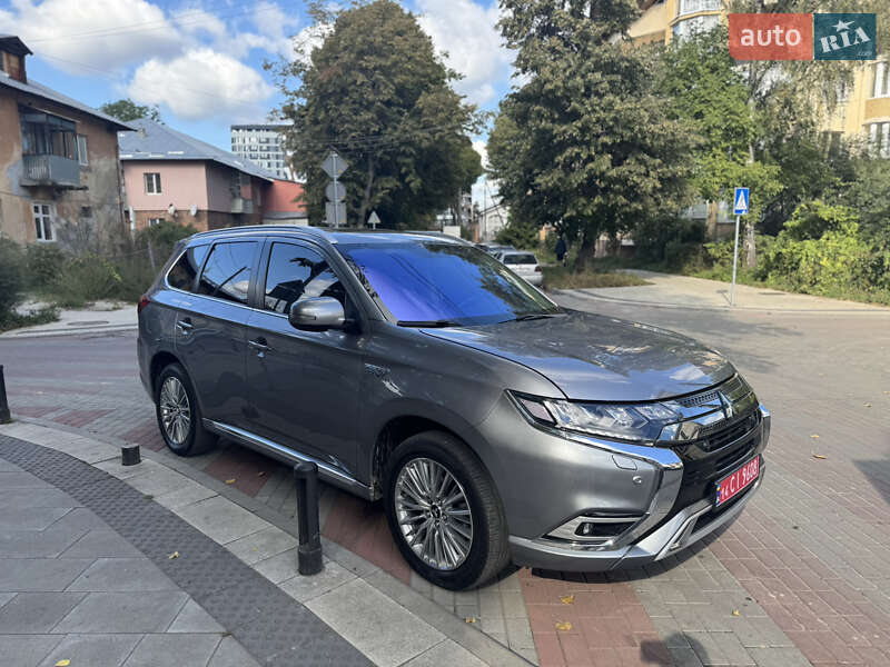 Внедорожник / Кроссовер Mitsubishi Outlander 2020 в Львове