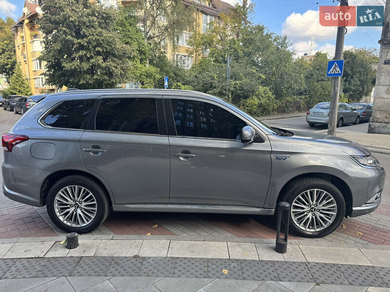 Внедорожник / Кроссовер Mitsubishi Outlander 2020 в Львове