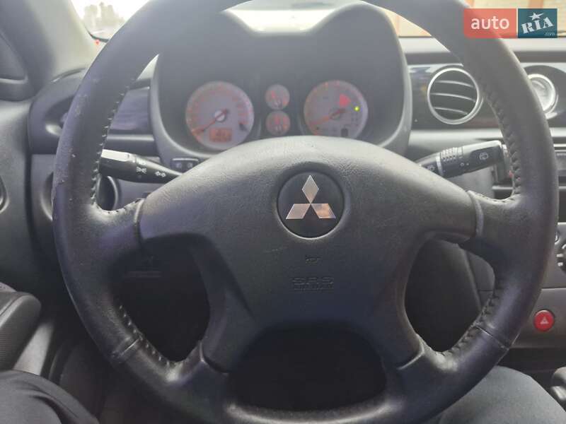 Внедорожник / Кроссовер Mitsubishi Outlander 2004 в Киеве