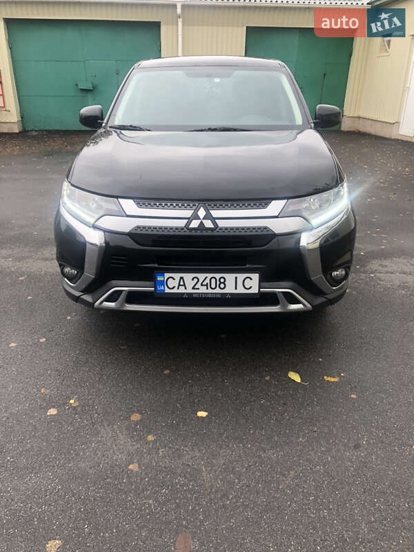 Внедорожник / Кроссовер Mitsubishi Outlander 2018 в 