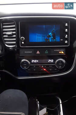 Внедорожник / Кроссовер Mitsubishi Outlander 2018 в 
