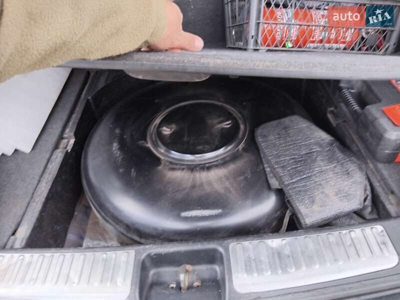 Внедорожник / Кроссовер Mitsubishi Outlander 2004 в Шевченкове