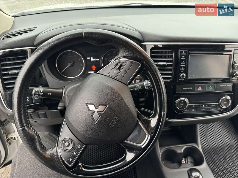 Позашляховик / Кросовер Mitsubishi Outlander 2016 в Тернополі