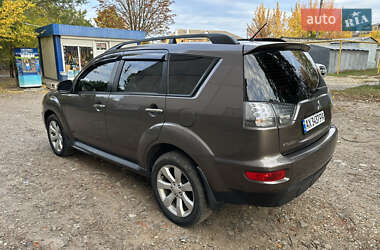 Внедорожник / Кроссовер Mitsubishi Outlander 2011 в 