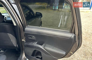 Внедорожник / Кроссовер Mitsubishi Outlander 2011 в 