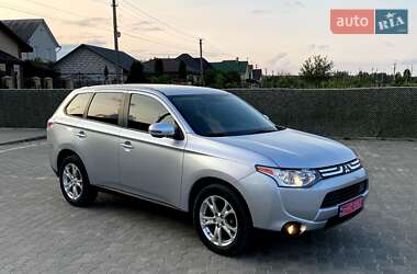 Позашляховик / Кросовер Mitsubishi Outlander 2014 в Вараші