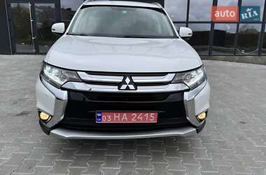 Внедорожник / Кроссовер Mitsubishi Outlander 2016 в 