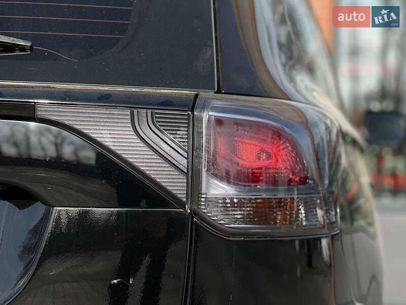 Внедорожник / Кроссовер Mitsubishi Outlander 2012 в Киеве