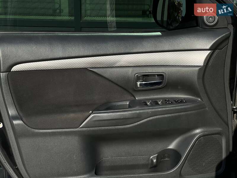 Внедорожник / Кроссовер Mitsubishi Outlander 2012 в Киеве