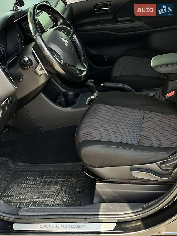 Внедорожник / Кроссовер Mitsubishi Outlander 2012 в Киеве