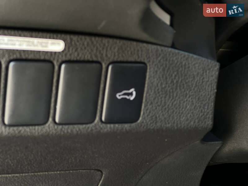 Внедорожник / Кроссовер Mitsubishi Outlander 2012 в Киеве