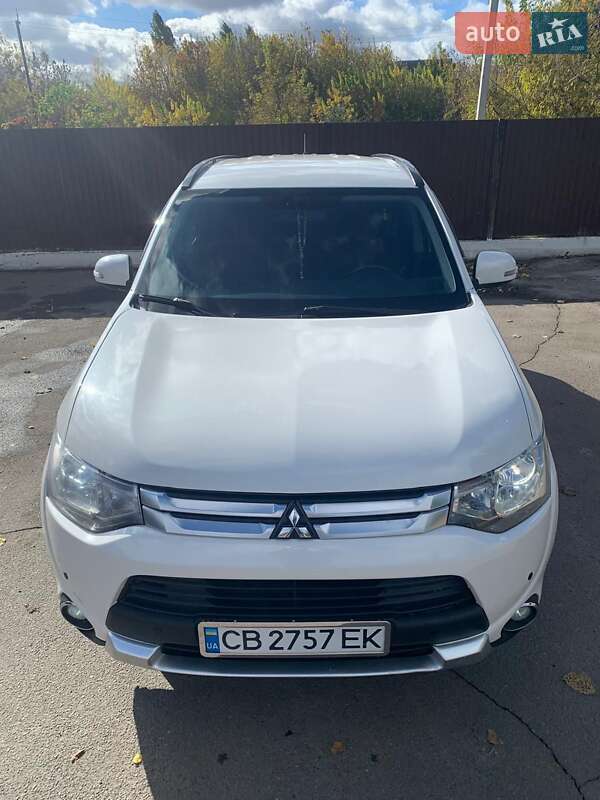 Позашляховик / Кросовер Mitsubishi Outlander 2014 в Мені