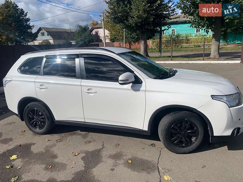 Позашляховик / Кросовер Mitsubishi Outlander 2014 в Мені