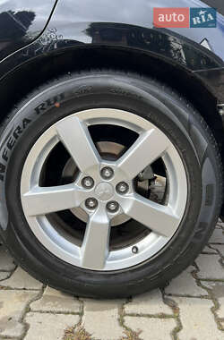 Позашляховик / Кросовер Mitsubishi Outlander 2007 в 