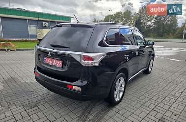 Внедорожник / Кроссовер Mitsubishi Outlander 2013 в 
