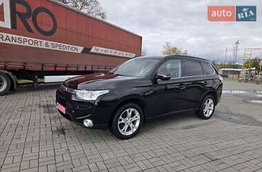 Внедорожник / Кроссовер Mitsubishi Outlander 2013 в 