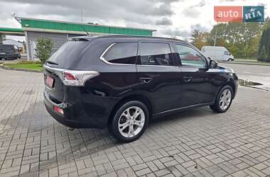 Внедорожник / Кроссовер Mitsubishi Outlander 2013 в 