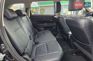 Внедорожник / Кроссовер Mitsubishi Outlander 2013 в 