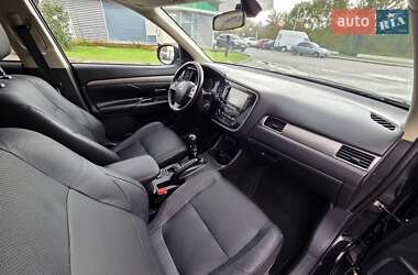 Внедорожник / Кроссовер Mitsubishi Outlander 2013 в 