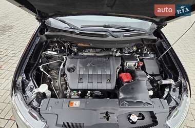 Внедорожник / Кроссовер Mitsubishi Outlander 2013 в 