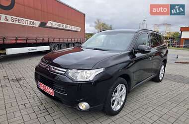 Внедорожник / Кроссовер Mitsubishi Outlander 2013 в 