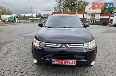 Внедорожник / Кроссовер Mitsubishi Outlander 2013 в 
