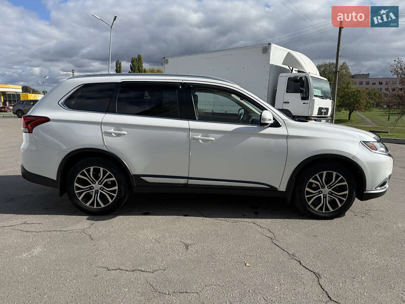 Внедорожник / Кроссовер Mitsubishi Outlander 2017 в Кременчуге фото 9 Внедорожник / Кроссовер Mitsubishi Outlander 2017 в Кременчуге