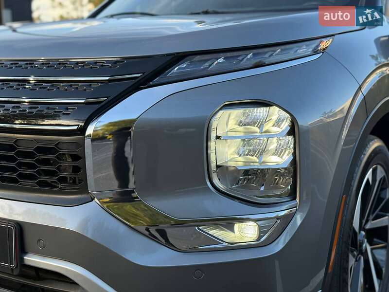 Внедорожник / Кроссовер Mitsubishi Outlander 2022 в Киеве