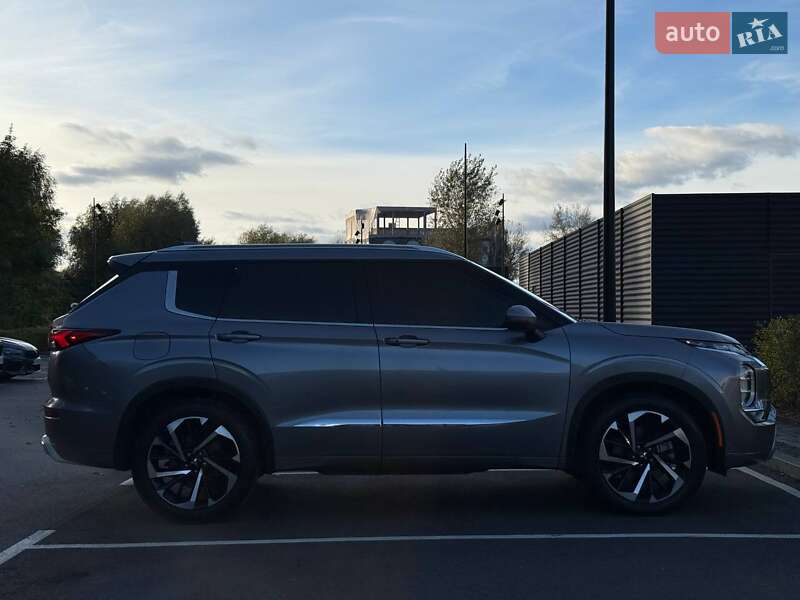 Внедорожник / Кроссовер Mitsubishi Outlander 2022 в Киеве