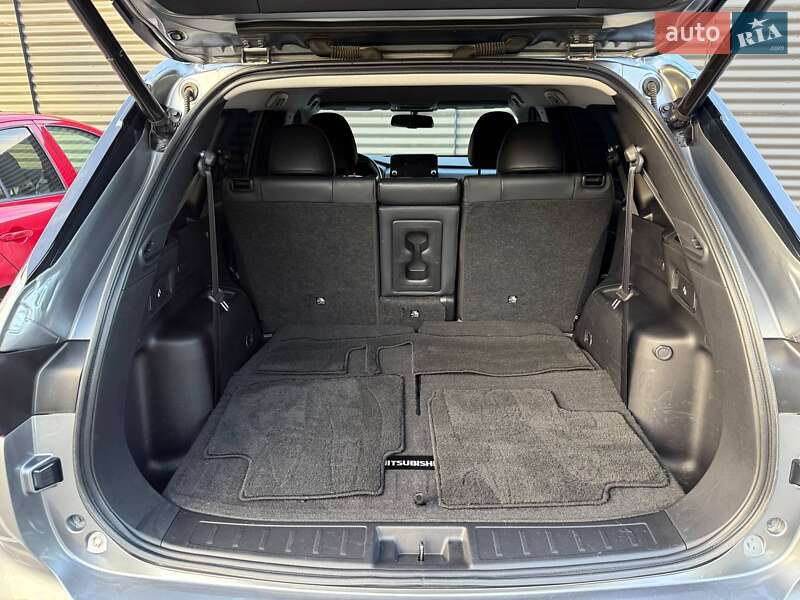 Внедорожник / Кроссовер Mitsubishi Outlander 2022 в Киеве